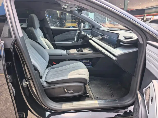 Geely Galaxy E8 — Фото автомобиля 12