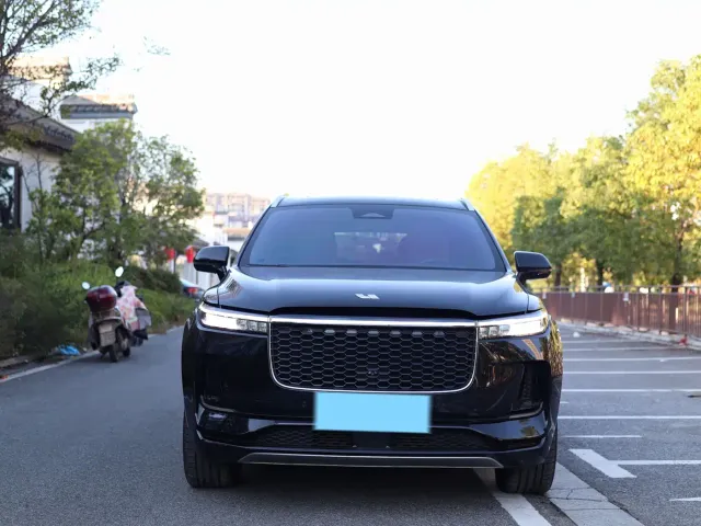 Li Auto ONE — Фото автомобиля 2