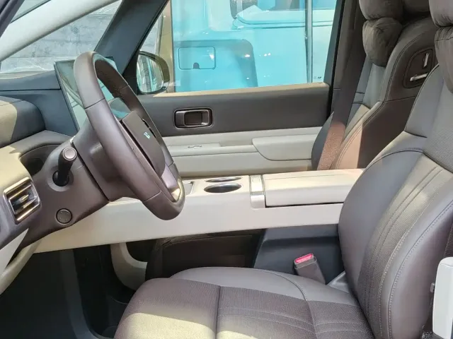 Li Auto MEGA — Фото автомобиля 11