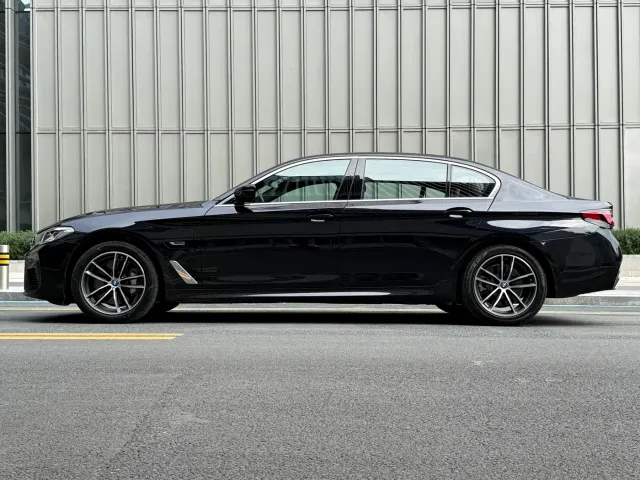 BMW 5 Series — Фото автомобиля 4