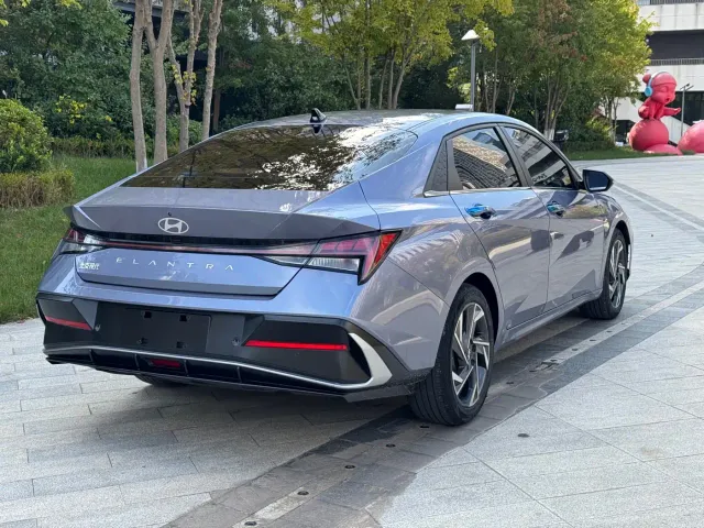 Hyundai Elantra — Фото автомобиля 12