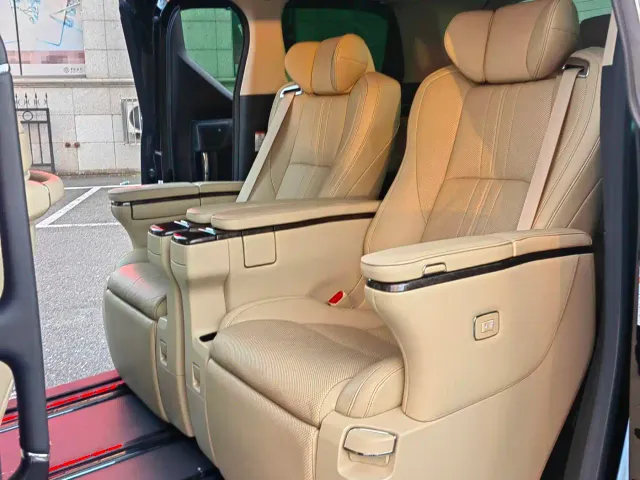 Toyota Alphard — Фото автомобиля 8