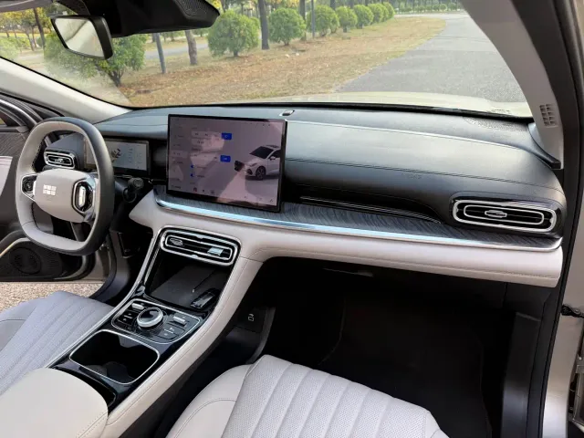 Geely Galaxy Stellar 6 — Фото автомобиля 17