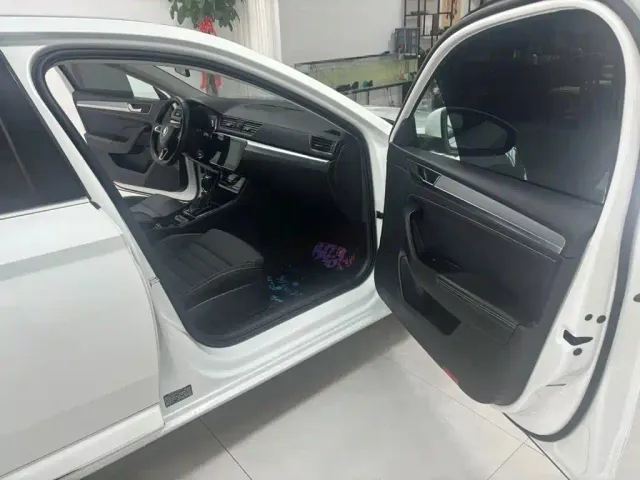 Skoda Superb — Фото автомобиля 12