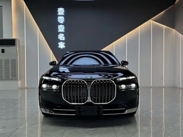 BMW BMW 7 Series 2023 Model 740Li Premium Luxury Package — Фото автомобиля 2