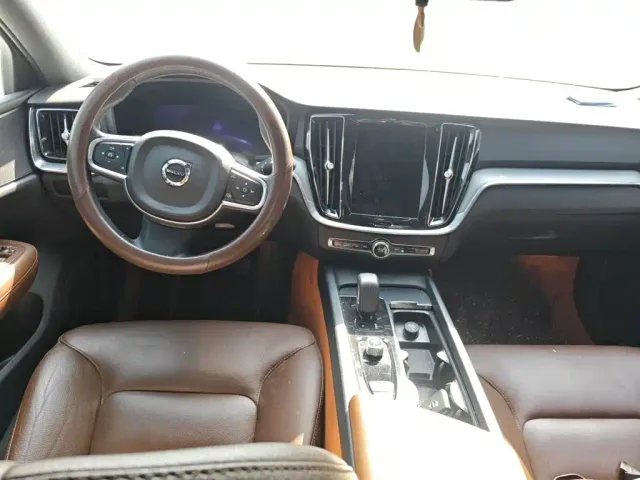 Volvo S60 — Фото автомобиля 12
