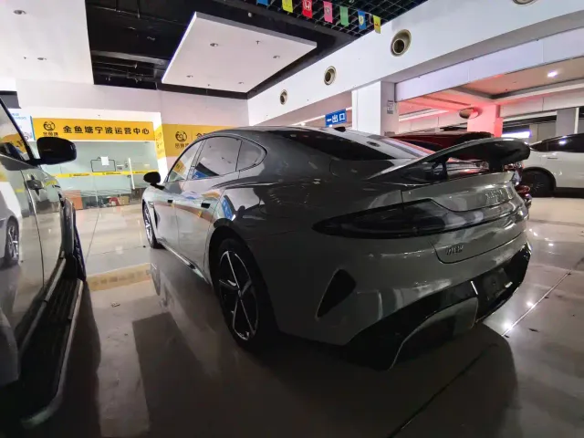 Xiaomi SU7 — Фото автомобиля 12