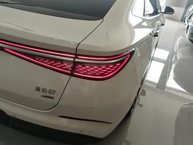 BYD Seal 07 DM-i — Фото автомобиля 7