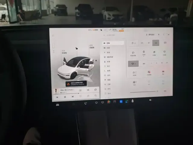 Tesla Model Y — Фото автомобиля 14