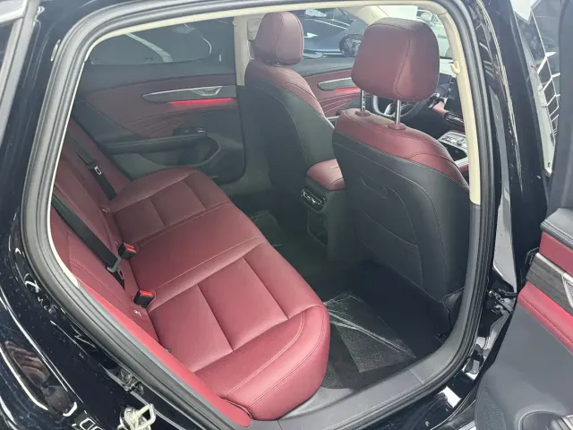Hongqi H5 — Фото автомобиля 10
