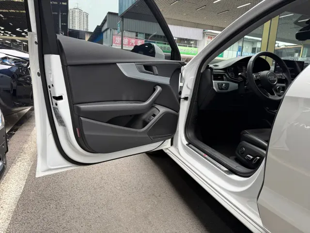 Audi A4L — Фото автомобиля 11