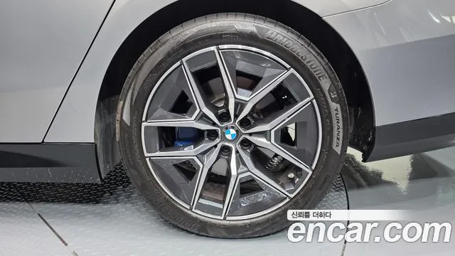 BMW 5 Series G60 — Фото автомобиля 20