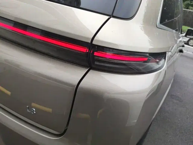 Li Auto L8 — Фото автомобиля 7