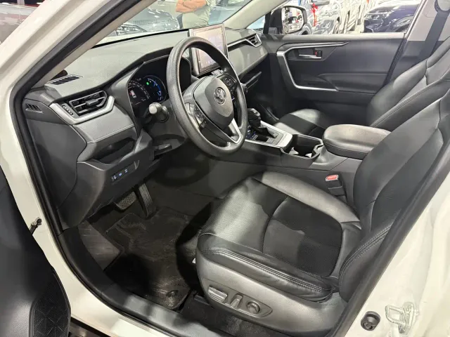 Toyota RAV4 — Фото автомобиля 9