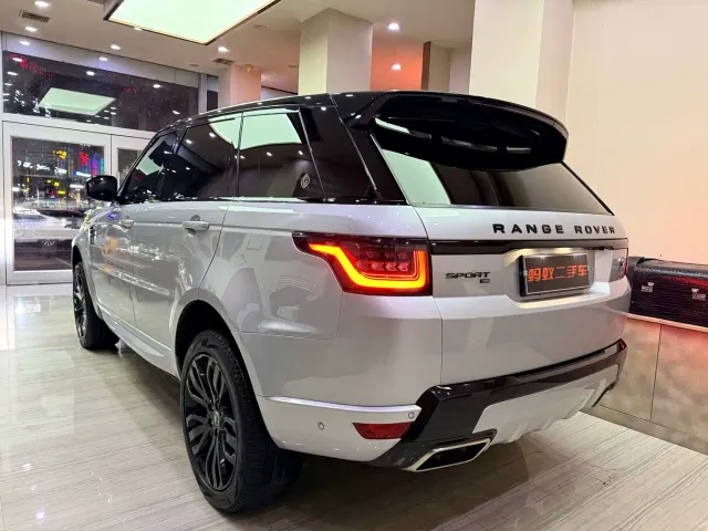 Land Rover Range Rover Sport — Фото автомобиля 4