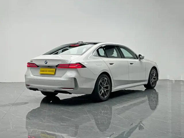 BMW 5 Series — Фото автомобиля 6