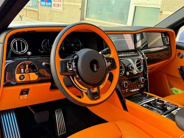 Rolls-Royce Cullinan — Фото автомобиля 14