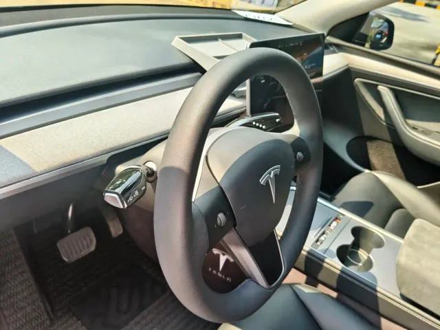 Tesla Model Y — Фото автомобиля 12