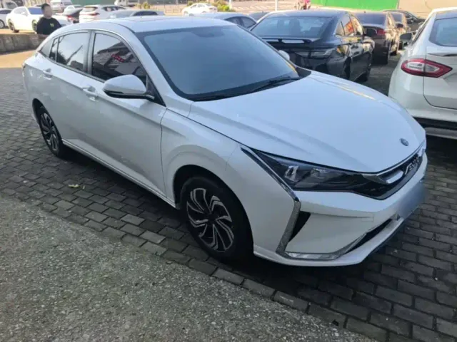 Dongfeng Yixuan — Фото автомобиля 3