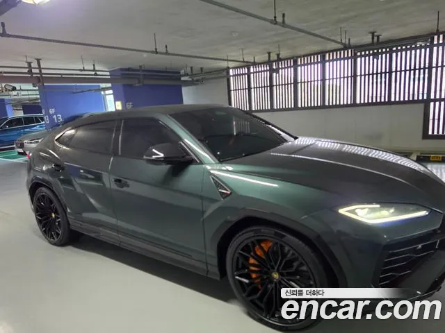 Фотография автомобиля — Lamborghini Urus