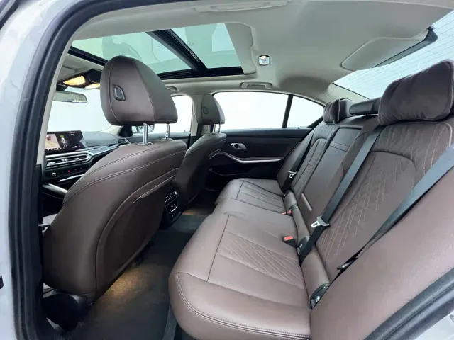 BMW 3 Series — Фото автомобиля 11