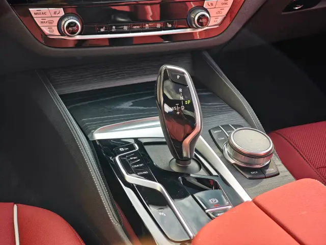 BMW 5 Series — Фото автомобиля 11