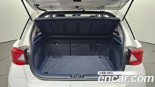 Hyundai Venue — Фото автомобиля 18