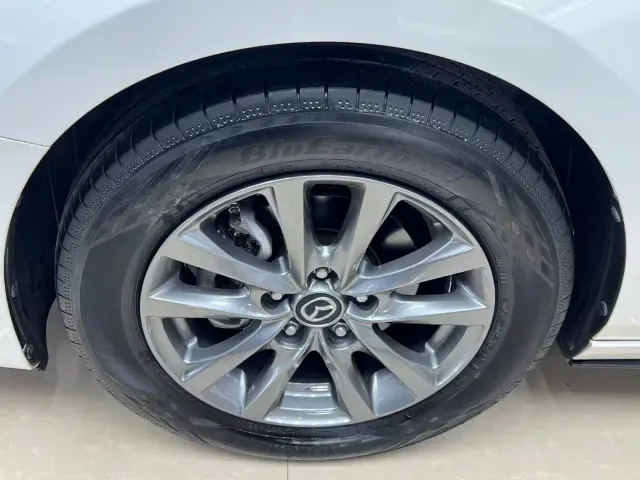Mazda Axela — Фото автомобиля 24