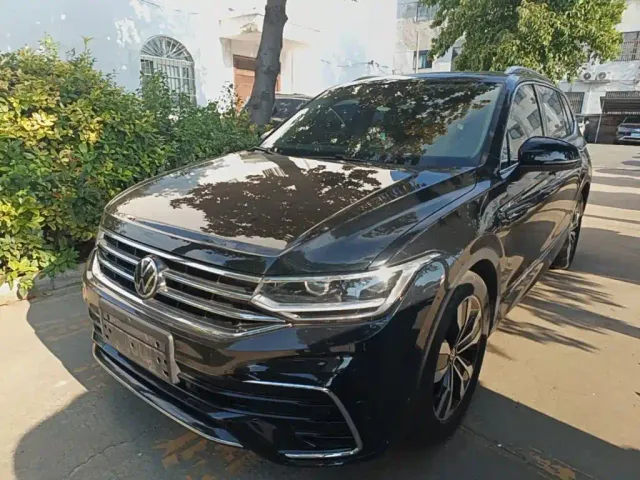 Фотография автомобиля — Volkswagen Tiguan L