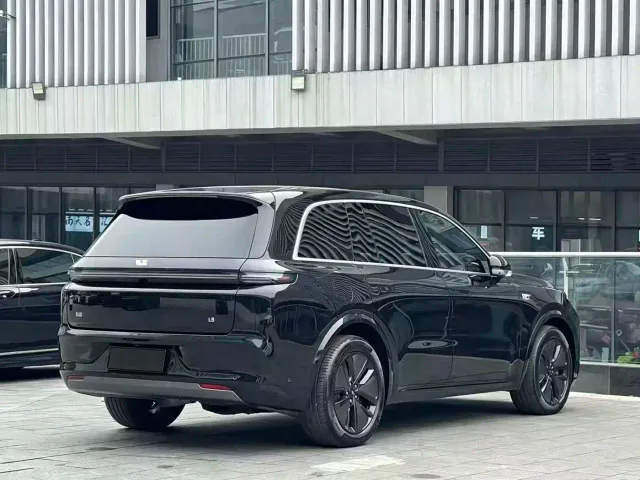 Li Auto L8 — Фото автомобиля 10