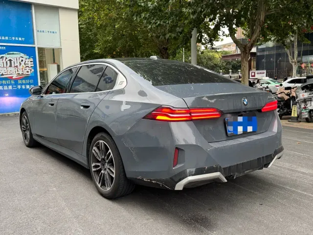 BMW 5 Series — Фото автомобиля 4