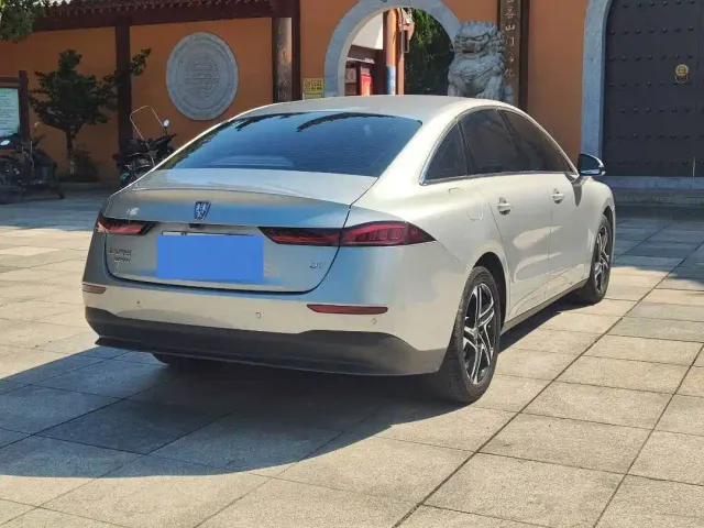 Roewe D7 — Фото автомобиля 11