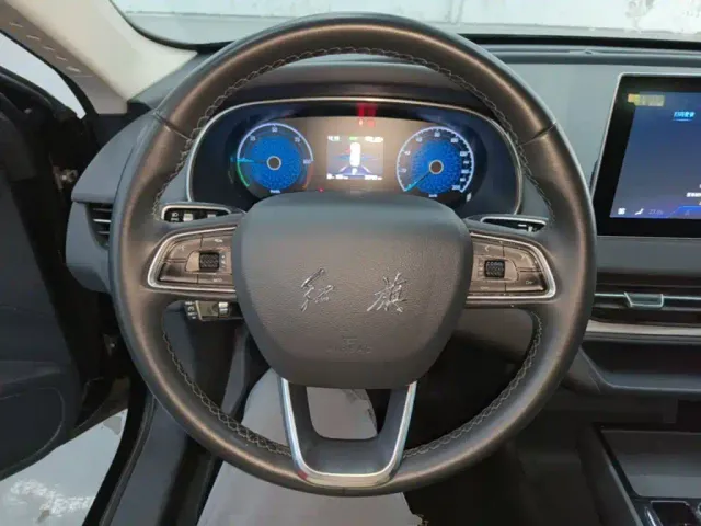 Hongqi E-QM5 — Фото автомобиля 10