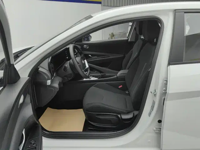 Hyundai Elantra — Фото автомобиля 9