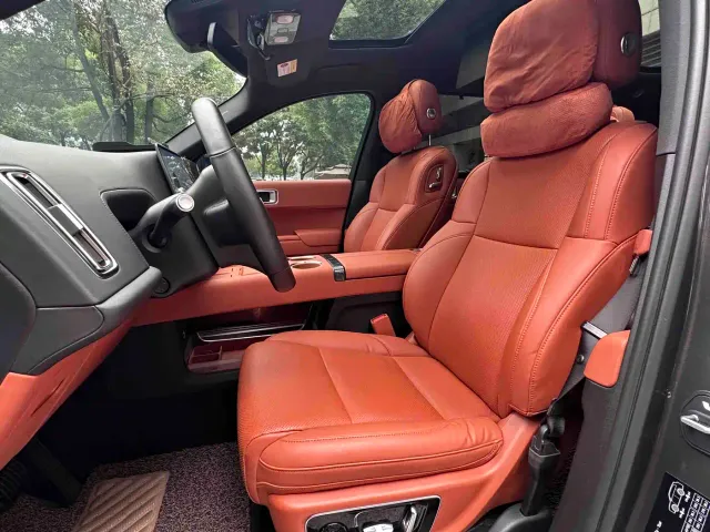 Li Auto L9 — Фото автомобиля 17