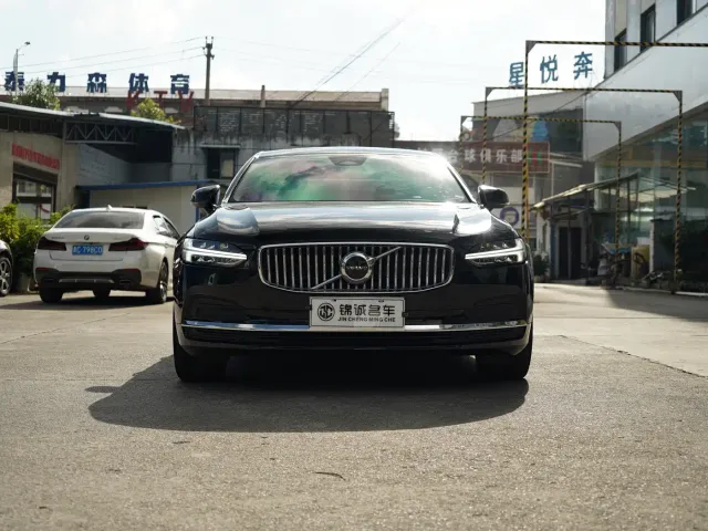 Volvo S90 — Фото автомобиля 2