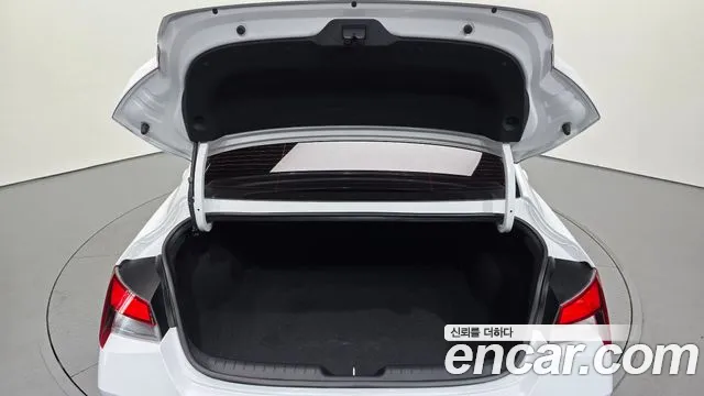 Hyundai Avante CN7 — Фото автомобиля 30