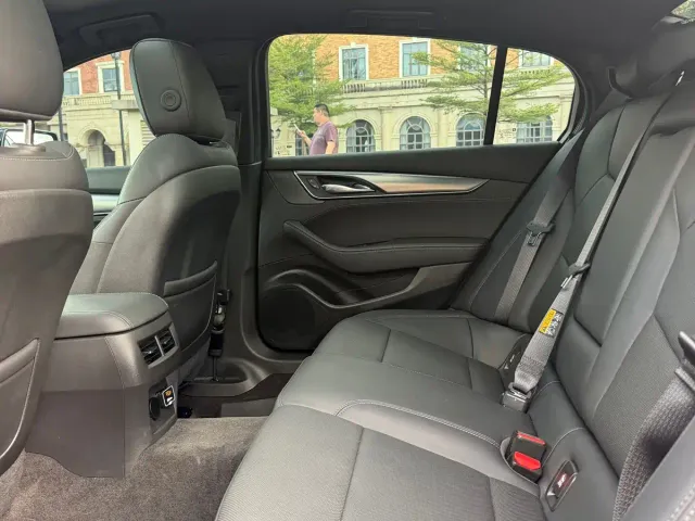 Cadillac CT5 — Фото автомобиля 9