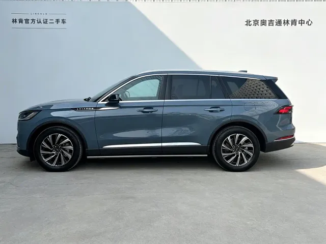 Lincoln Aviator — Фото автомобиля 3