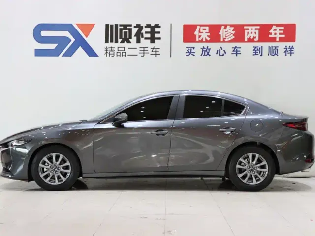 Mazda Axela — Фото автомобиля 6