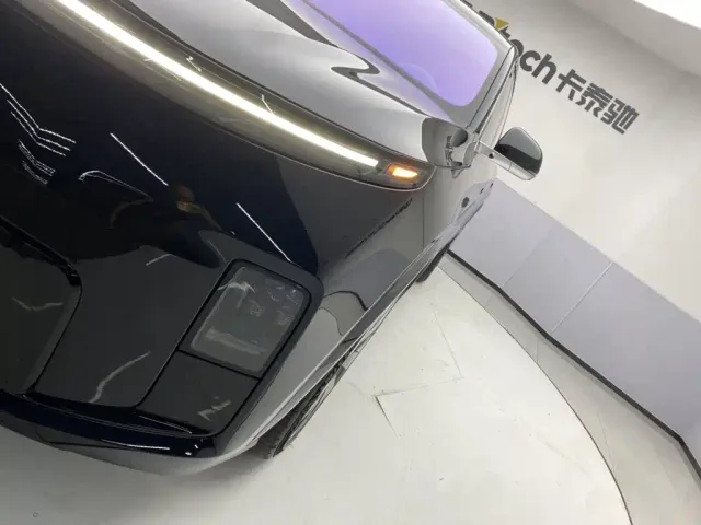 Li Auto L8 — Фото автомобиля 9