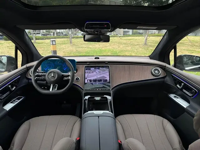 Mercedes-Benz EQE SUV — Фото автомобиля 12