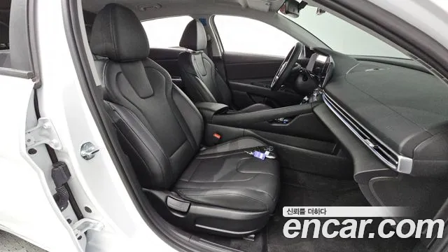 Hyundai Avante CN7 — Фото автомобиля 16