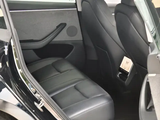 Tesla Model 3 — Фото автомобиля 8