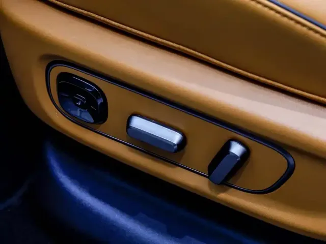 Li Auto Li Auto i6 2025 4WD Base Model — Фото автомобиля 19