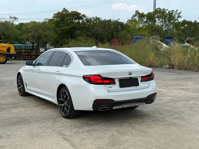 BMW BMW 5 Series 2022 Model Third Facelift 530Li Premium M Sport Package — Фото автомобиля 7