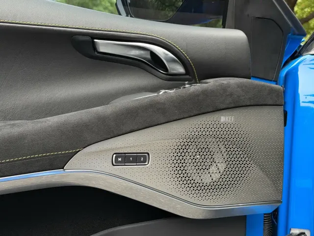 Lotus Emira — Фото автомобиля 10