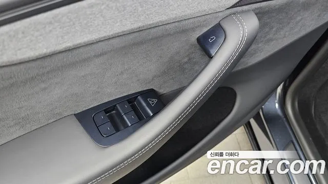 Tesla Model Y — Фото автомобиля 26