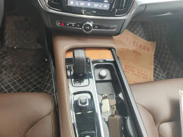 Volvo S90 — Фото автомобиля 13