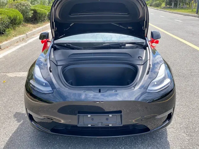 Tesla Model Y — Фото автомобиля 24